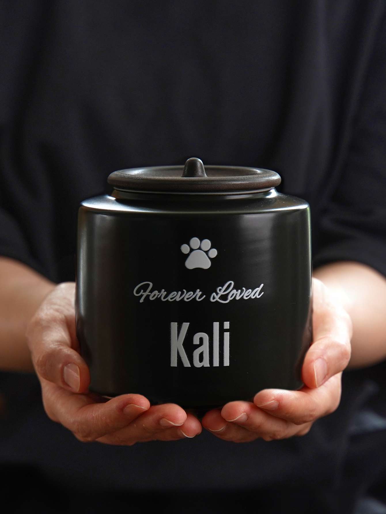 Personalisiertes Urne für Haustiere – Individuelle Gedenkdose mit Namensgravur