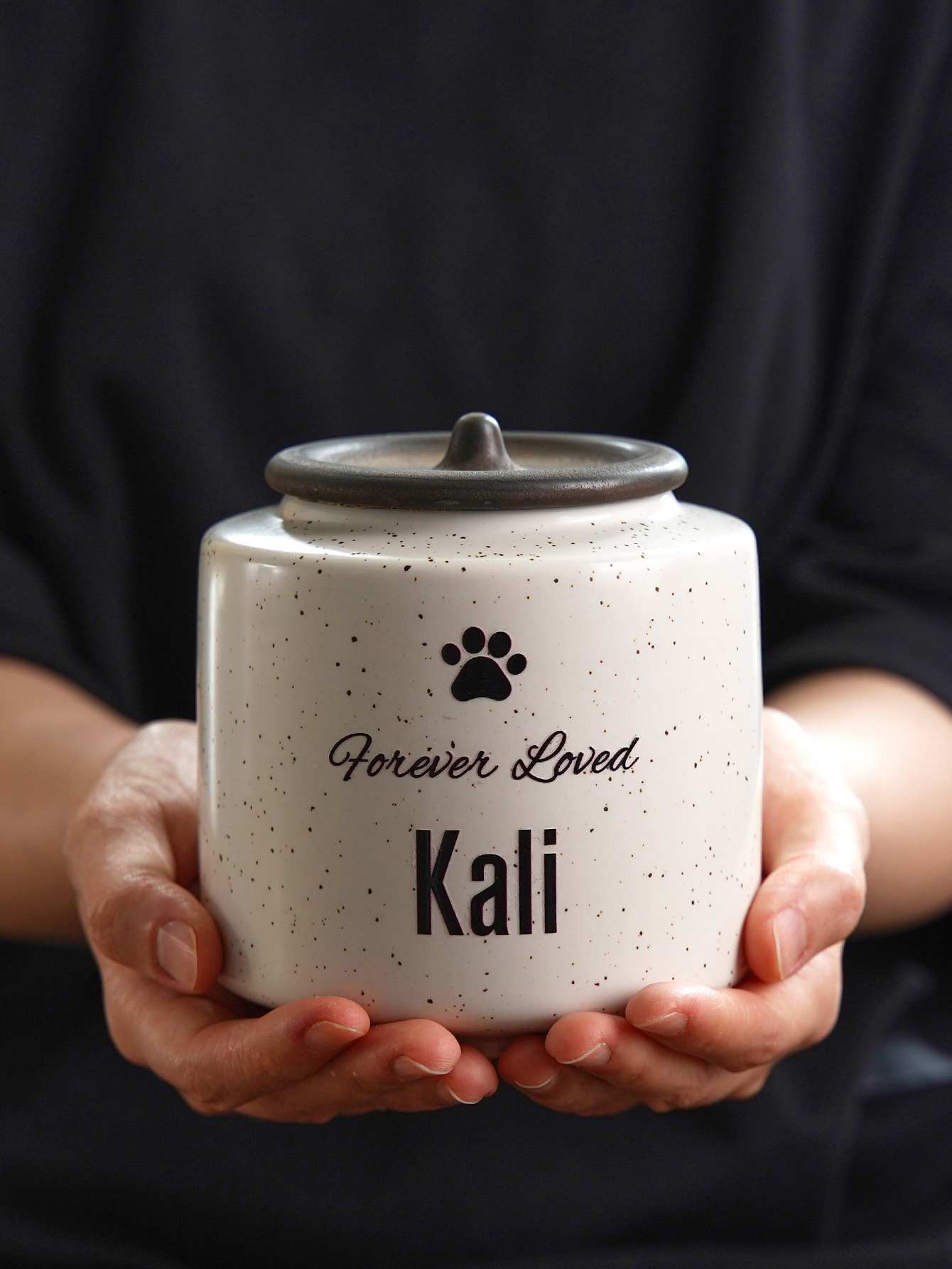 Personalisiertes Urne für Haustiere – Individuelle Gedenkdose mit Namensgravur