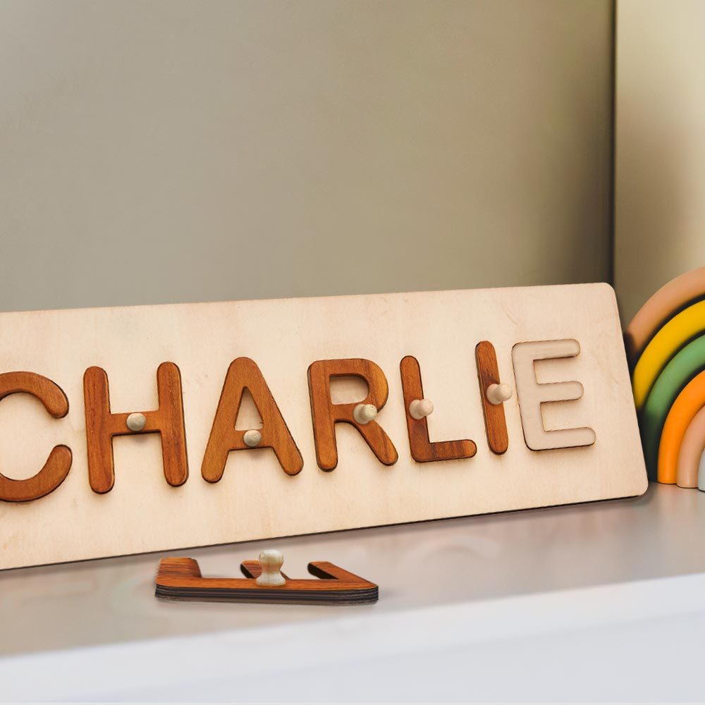 Personalisiertes Namenspuzzle Aus Holz Für Kleinkinder Mit Steckverbindungen - CustWitDE