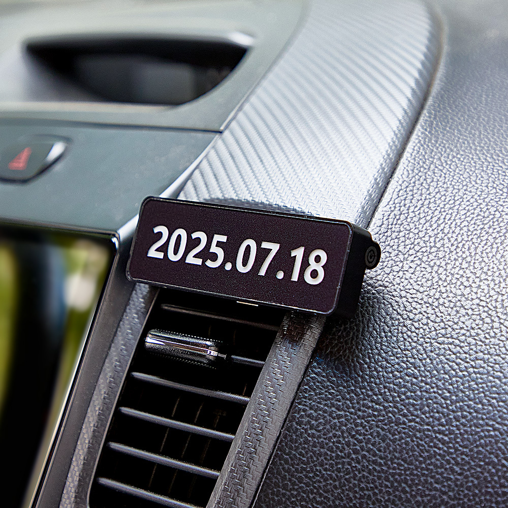 Personalisierter Auto-Lufterfrischer mit LED-Licht – Aromatherapie-Parfüm mit individuellem Namen, einzigartiges Autogeschenk für Sie oder Ihn