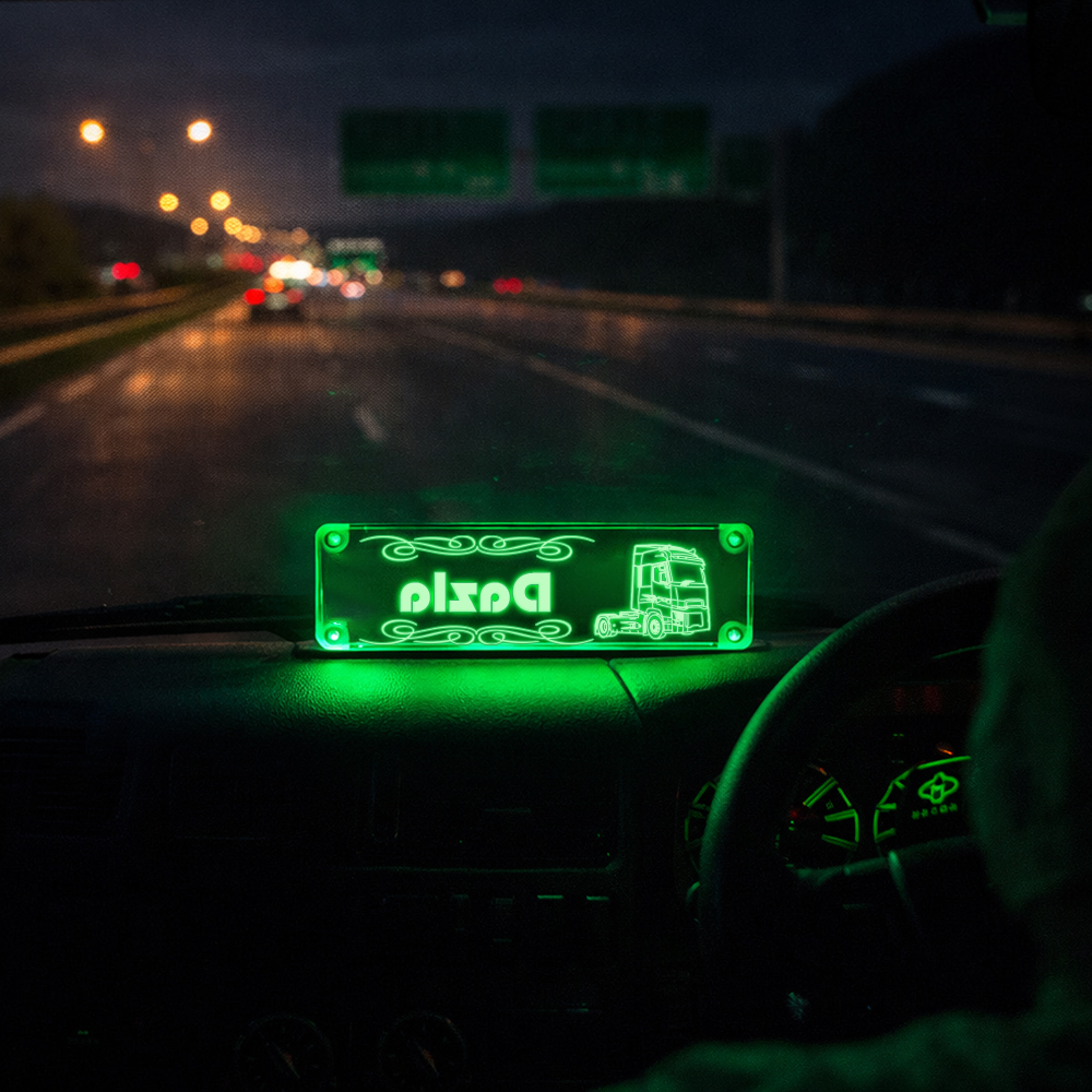 LED Namensschild für die Auto-Inneneinrichtung – Personalisiert & RGB-beleuchtet