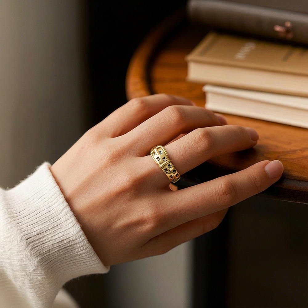 "Pfotenabdruck & Halsband" Ring – Personalisiert mit 2 Gravuren für Ihren Liebling