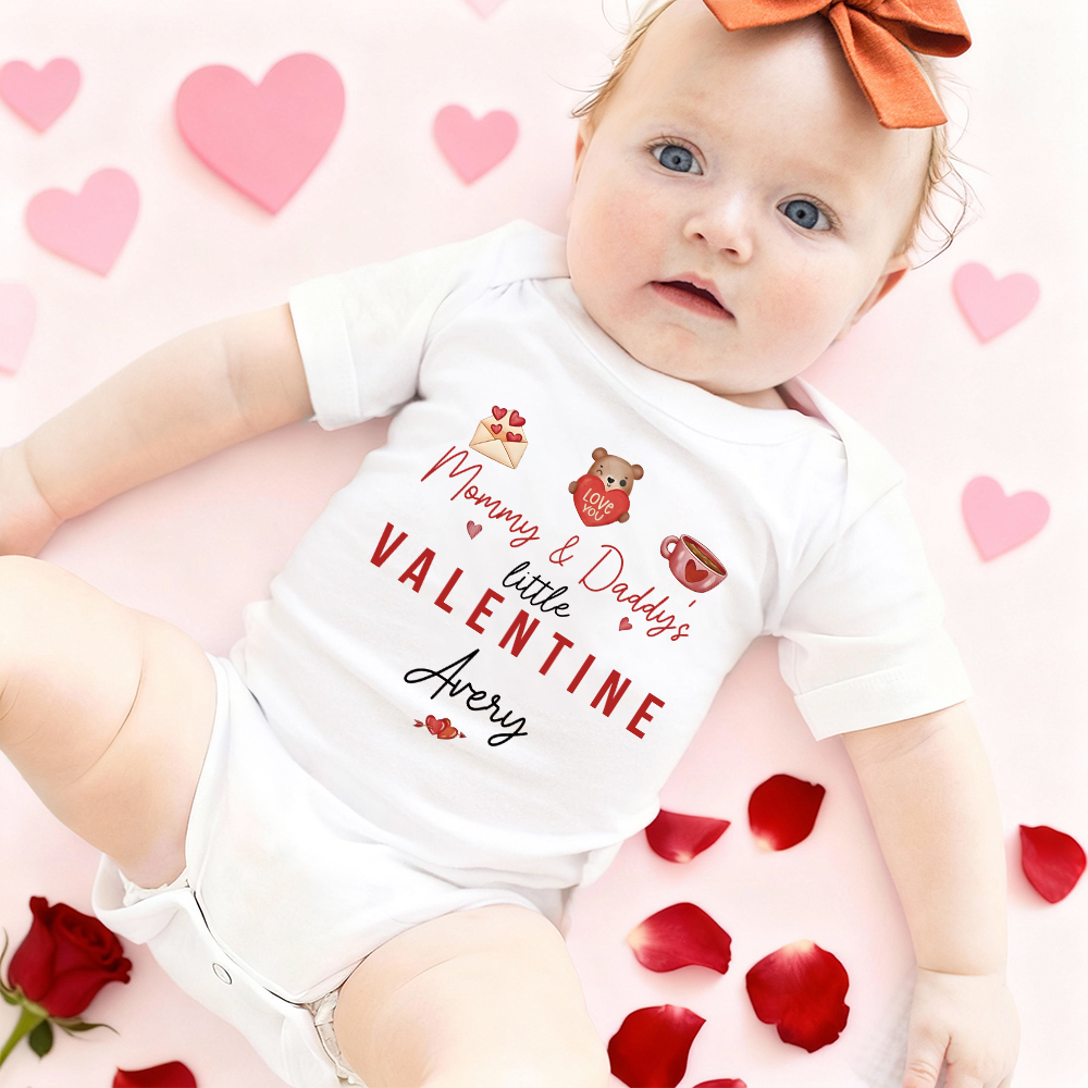 Body Personnalisé Avec Le Prénom De Bébé Pour La Première Saint-valentin