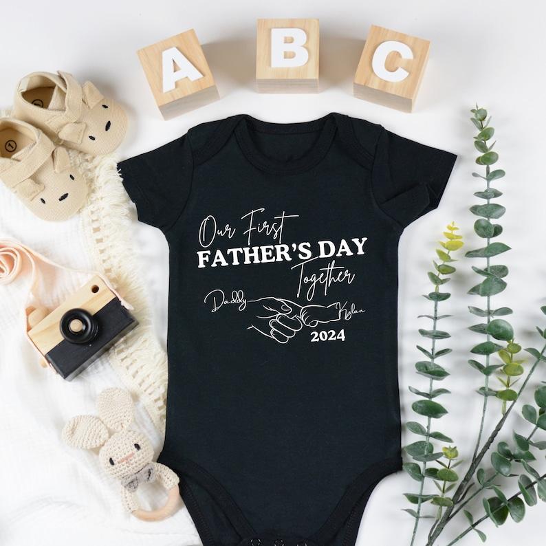 T-shirt Personnalisé Pour La Fête Des Pères, Notre Première Fête Des Pères, T-shirt Personnalisé Assorti Pour La Fête Des Pères, Cadeau Pour La Fête Des Pères, 1er Jour Des Pères