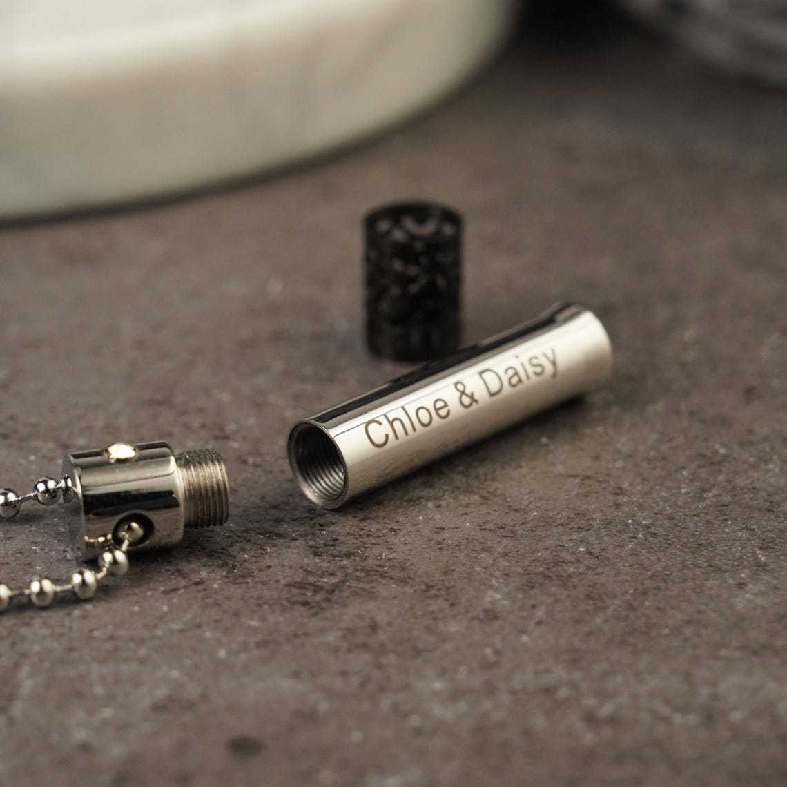 Collana Con Profumo Personalizzato Con Nome, Ciondolo A Cilindro Profumato Personalizzato Con Stoppino In Cotone, Ciondolo 'odore Di Memoria' - 