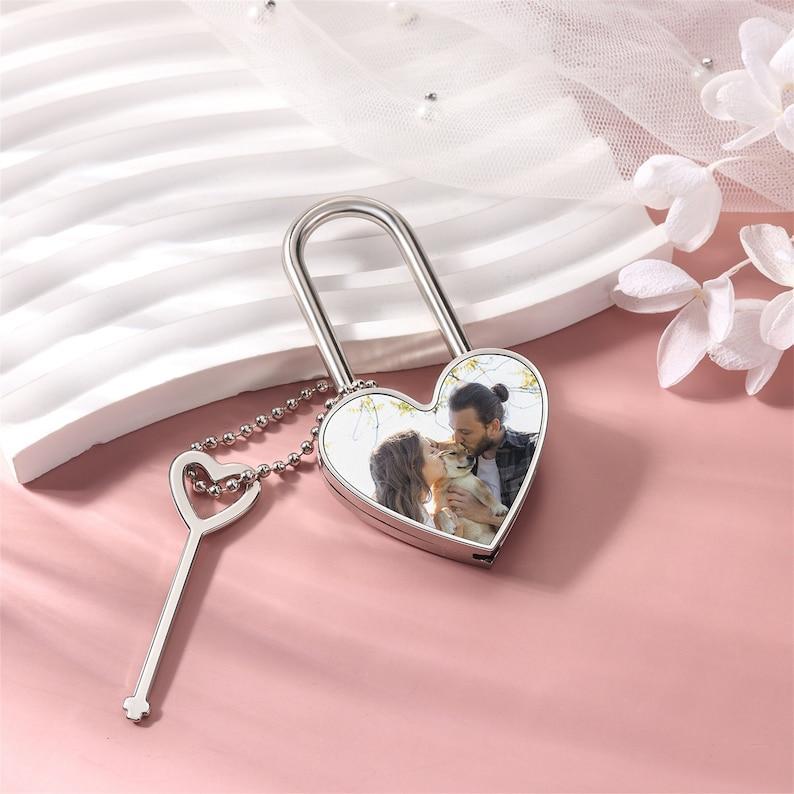 Lucchetto A Forma Di Cuore Con Foto Personalizzata E Testo, Regalo Significativo Per Le Coppie, Regalo Speciale Per L'anniversario Di Matrimonio.