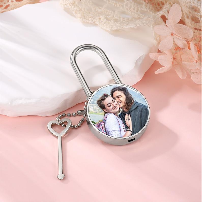 Lucchetto A Forma Di Cuore Con Foto Personalizzata E Testo, Regalo Significativo Per Le Coppie, Regalo Speciale Per L'anniversario Di Matrimonio.