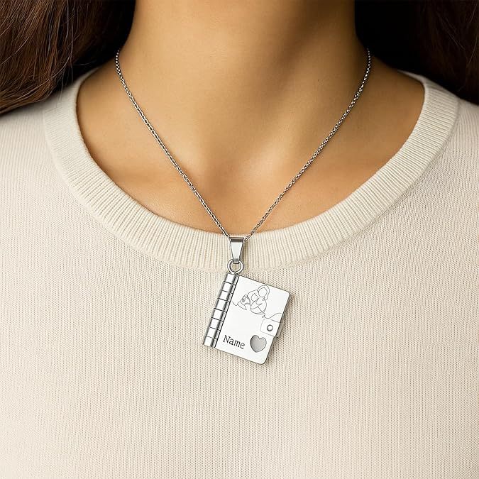Collana Con Libro A Capitoli Personalizzato Per Nipote, Collana Con Libro 'a Mia Nipote' Con 6 Pagine Incise, Regalo In Acciaio Inossidabile Con Nome Personalizzato Da Parte Della Nipote
