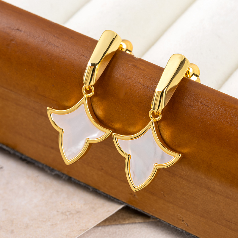 Chic White MOP Maple Earrings - Sweet & Delicate for Women