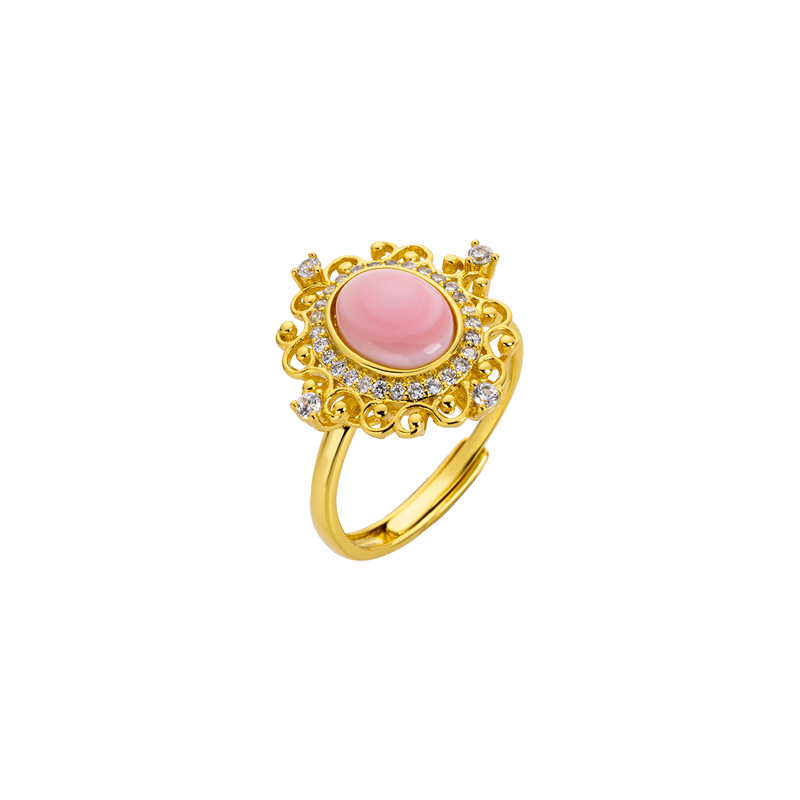 Regal Oval Queen Conch Statement Ring