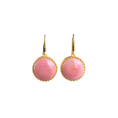 Natural Queen Conch Round Earrings with Royal Crown Design