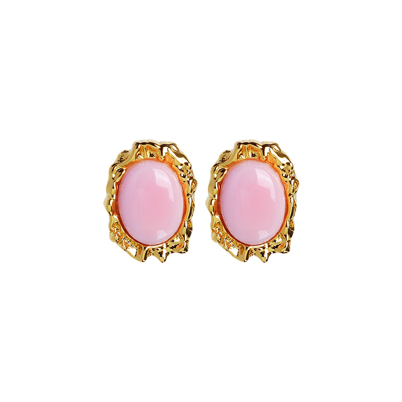 Natural Queen Conch Petite Oval Studs | Lava Texture