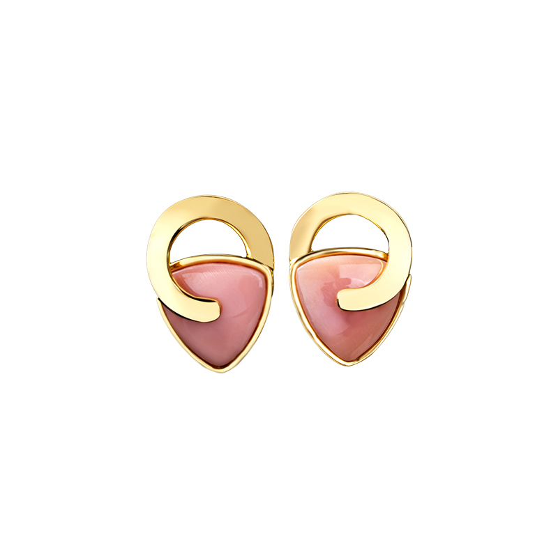 Petite Triangle Queen Conch Studs | Unique Chic Design