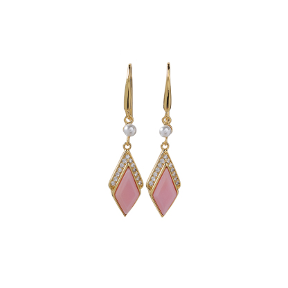 Minimalist Natural Queen Conch Diamond Earrings | Elegant Style 