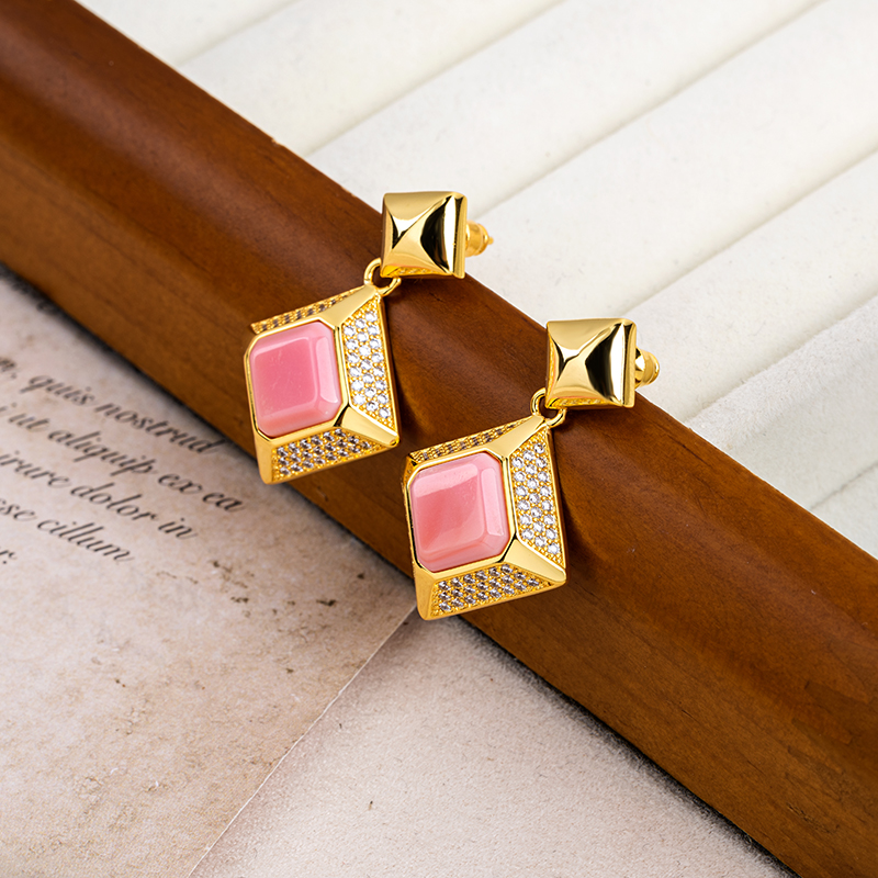 Luxury Geometric Queen Earrings: Full Diamond, 18K Gold Plated