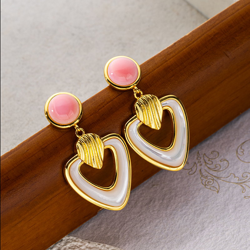 Western Chic Heart Earrings - Natural MOP & Queen Conch