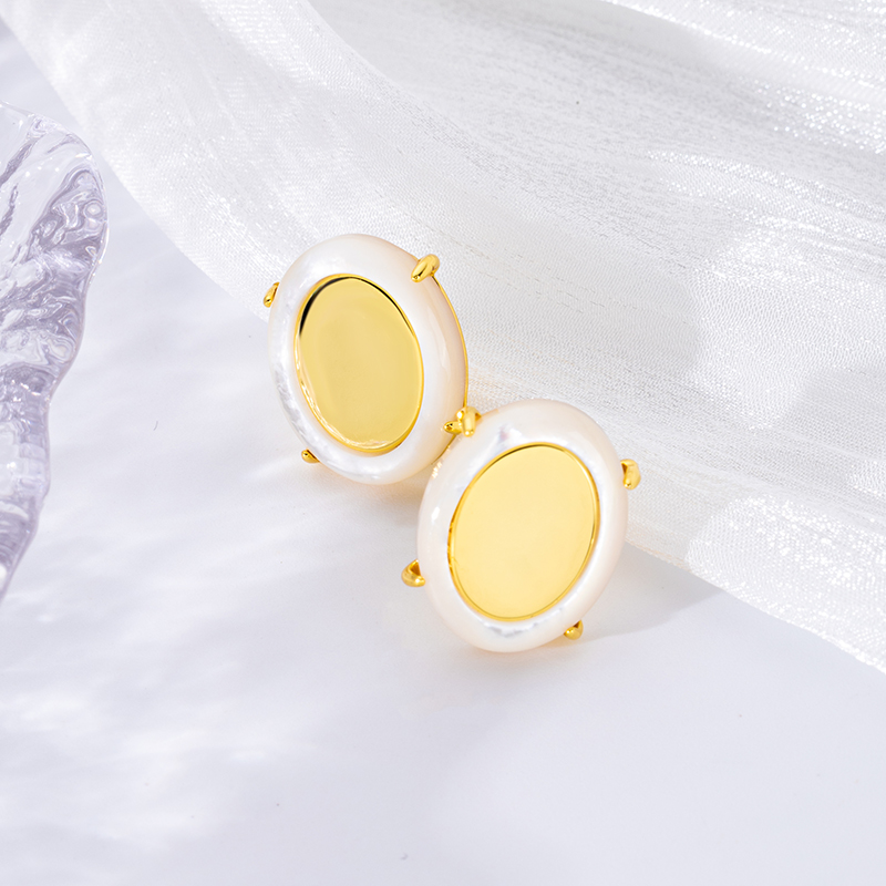 Viral 18K Gold Oval Studs - K-Style MOP