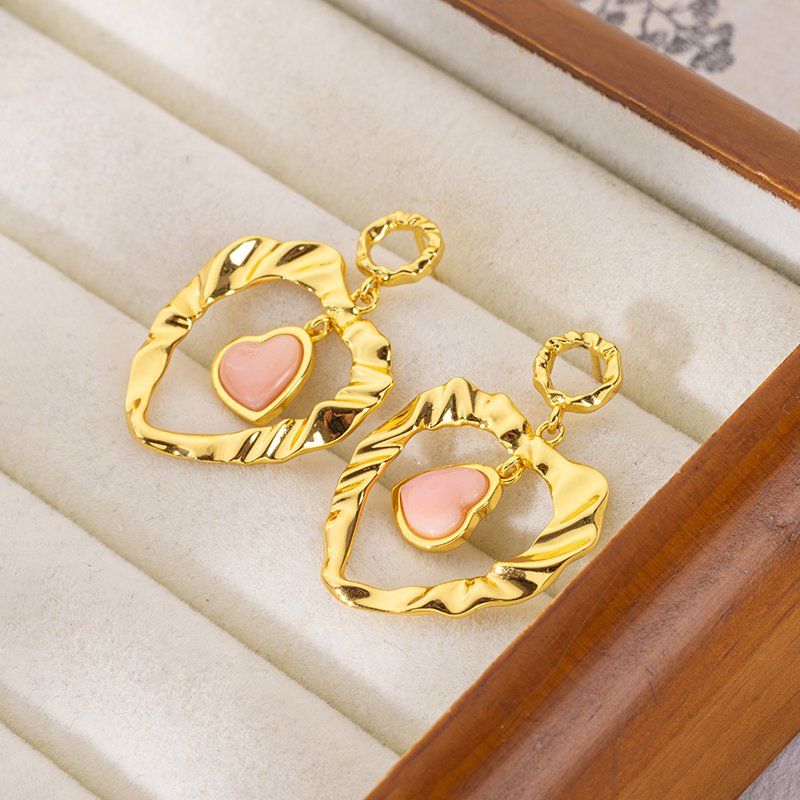 Textured Double Heart Stud Earrings | Natural Queen Conch