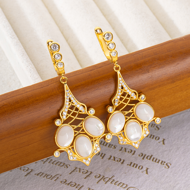 Natural Mother of Pearl Ear Cuff: Vintage Boho Jewelry