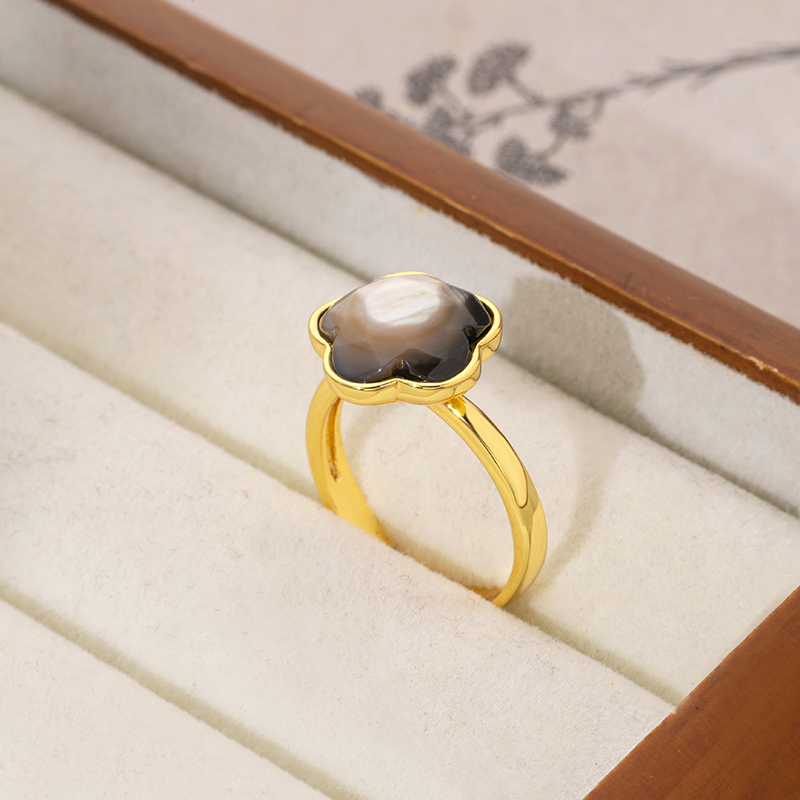 Faceted Black Shell Plum Blossom Ring for Women - Adjustable & Chic