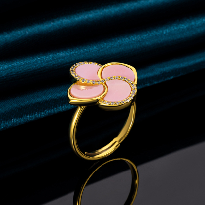 Lucky Clover Conch Ring - Natural Queen Conch