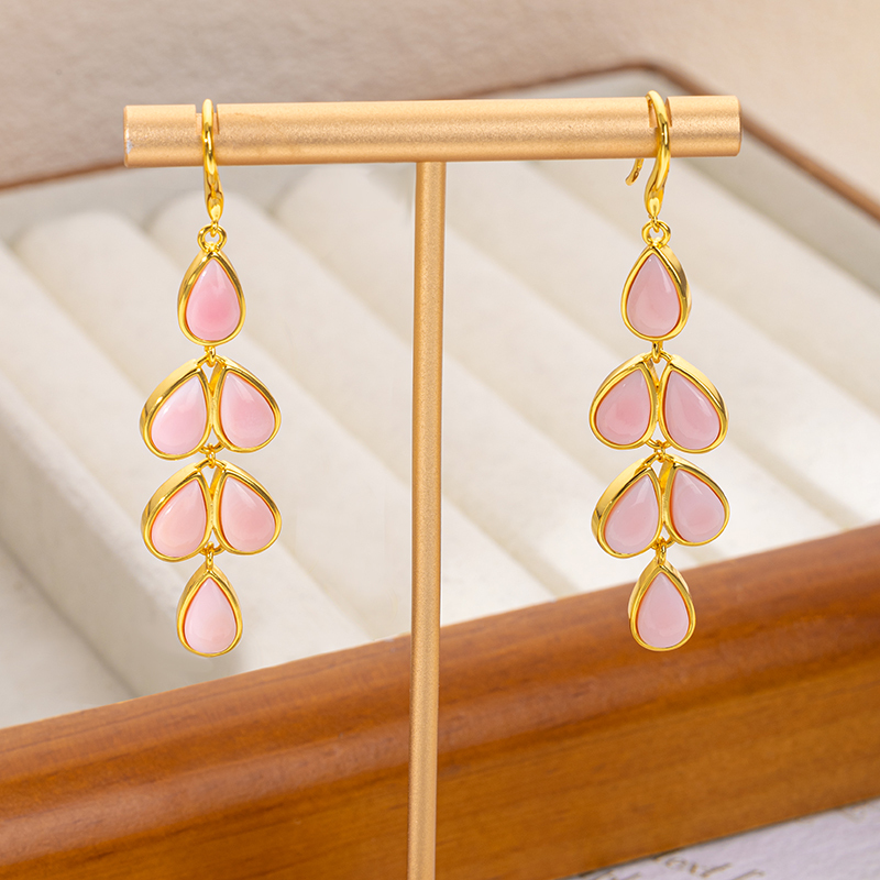 Luxury Royal Earrings: Natural Conch Shell Teardrop Fringe