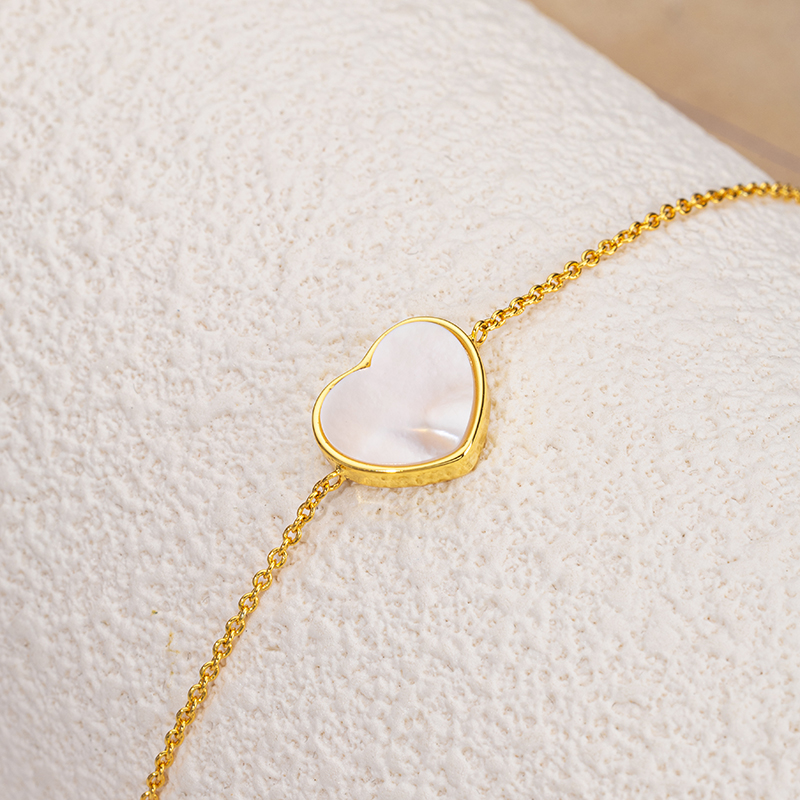 Heart Mother of Pearl Bracelet | Iridescent Girly & Fashionable