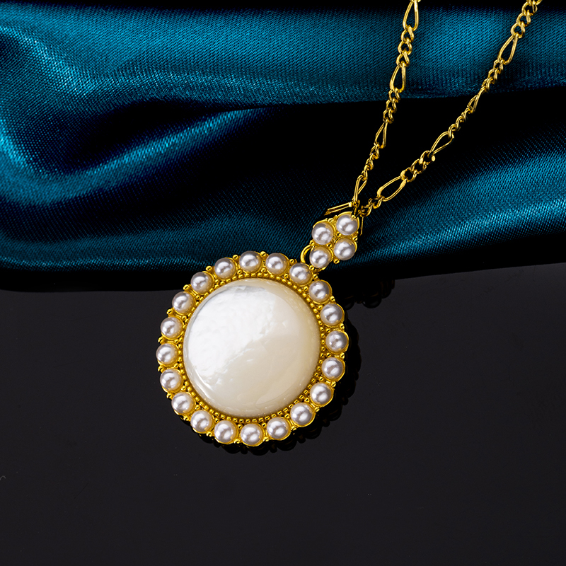 Elegant Round Natural Mother of Pearl Necklace