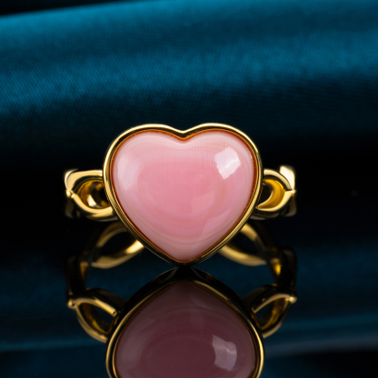 Natural Queen Conch Heart Ring: Dainty Chic Style