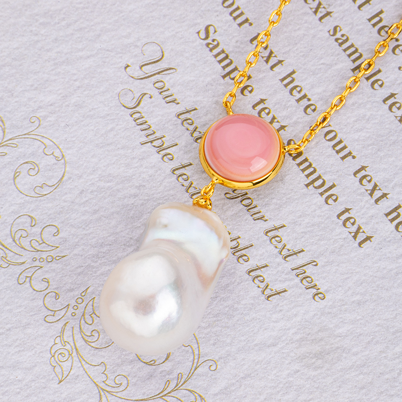 Luxury Baroque Pearl & Queen Conch Necklace