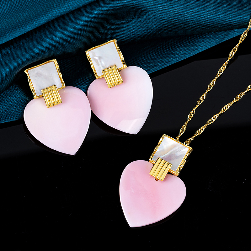 Natural Queen Conch Heart Earrings - Island Resort Style