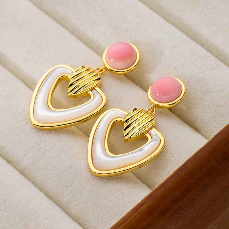 Western Chic Heart Earrings - Natural MOP & Queen Conch