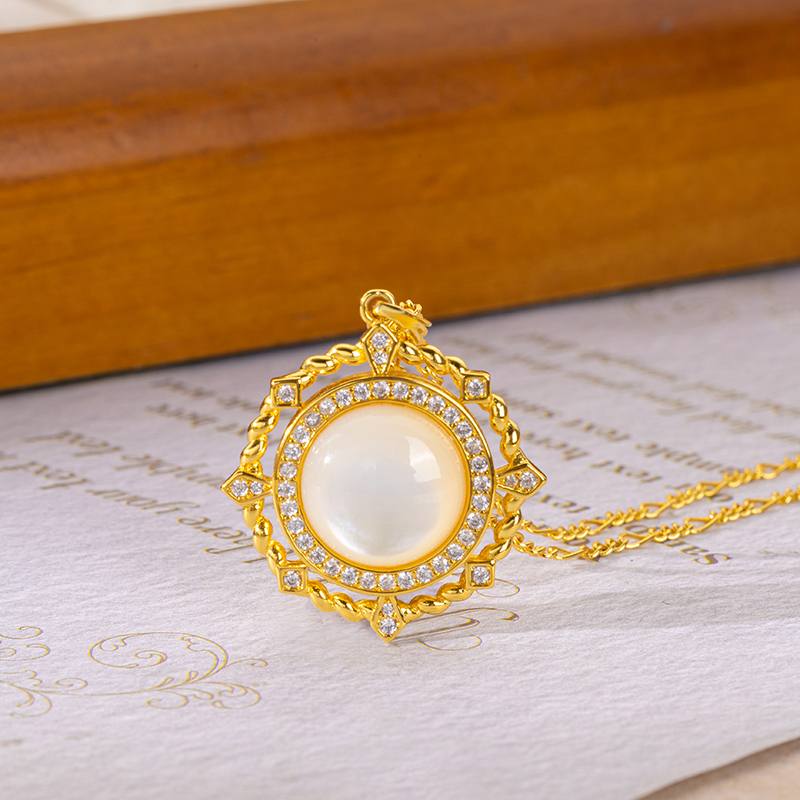Royal-Inspired Round MOP Pendant - Vintage & Versatile