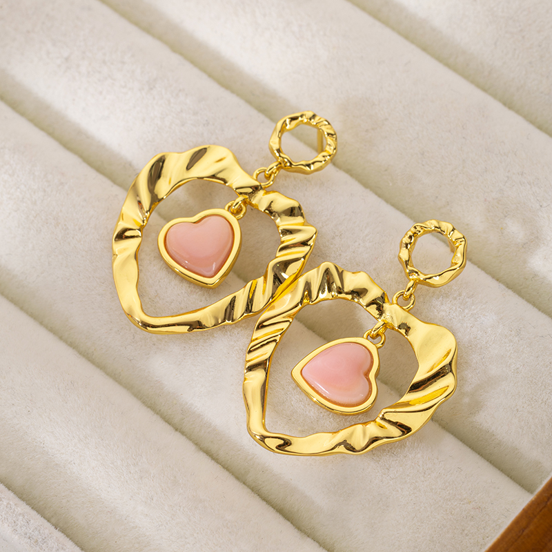 Textured Double Heart Stud Earrings | Natural Queen Conch