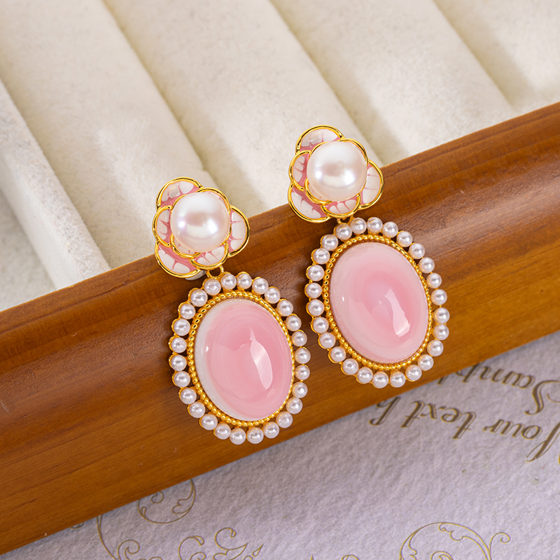  Oval Floral Queen Conch Dangle Earrings | Pearl Accented