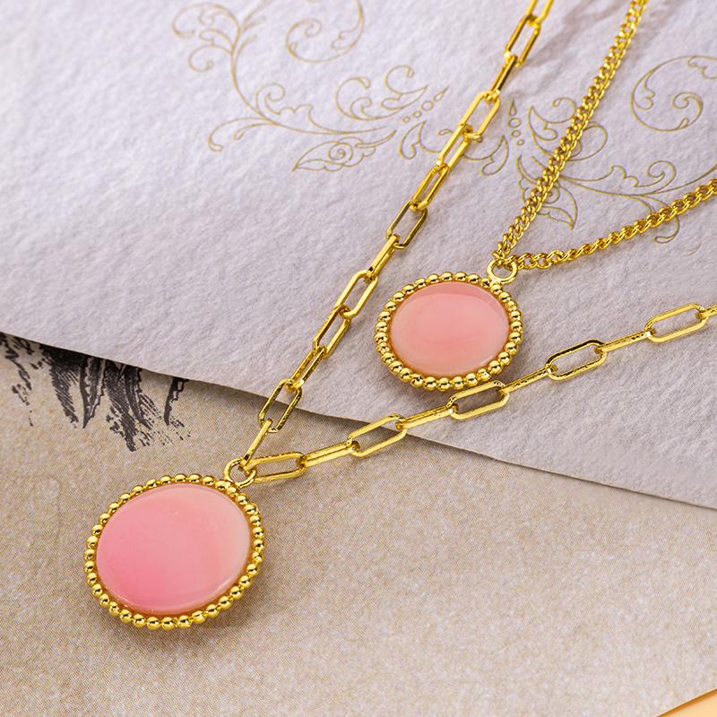 Vintage Court Style Openwork Heart Inlaid Natural Round Queen Conch Necklace Women Layering Chain