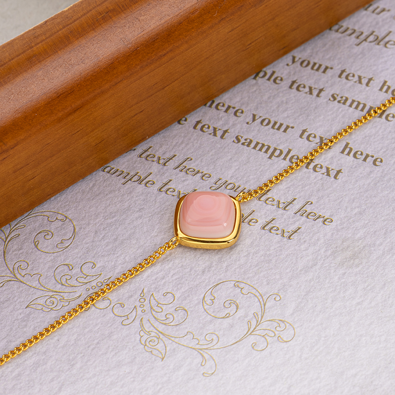 Square Sugar Loaf Queen Conch Bracelet - Minimalist & Cute