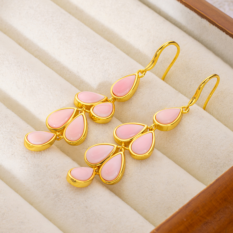 Luxury Royal Earrings: Natural Conch Shell Teardrop Fringe