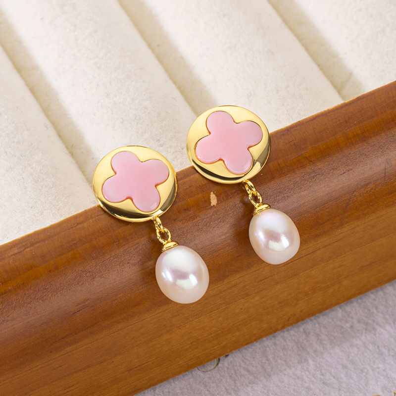 Girly Pink Clover Earrings: Queen Conch & Pearl