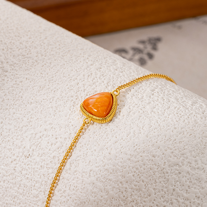 Triangular Spiny Oyster Bracelet | Orange-Yellow Flattering Minimalist 