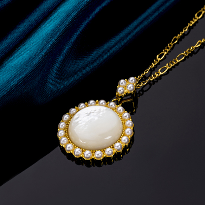 Elegant Round Natural Mother of Pearl Necklace