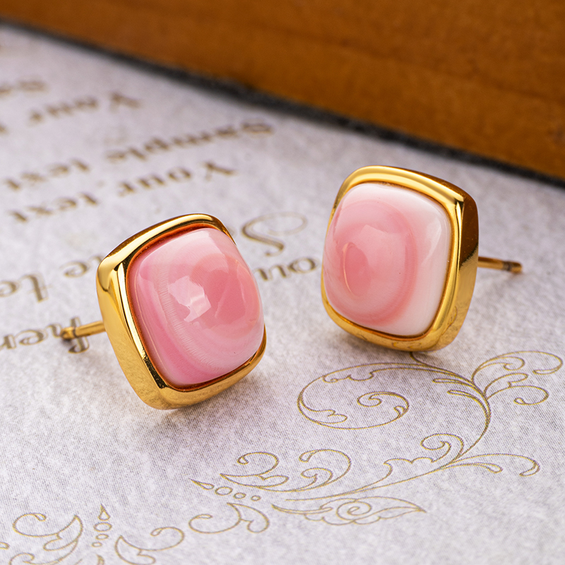 Natural Conch Square Earrings: Chic & Refined