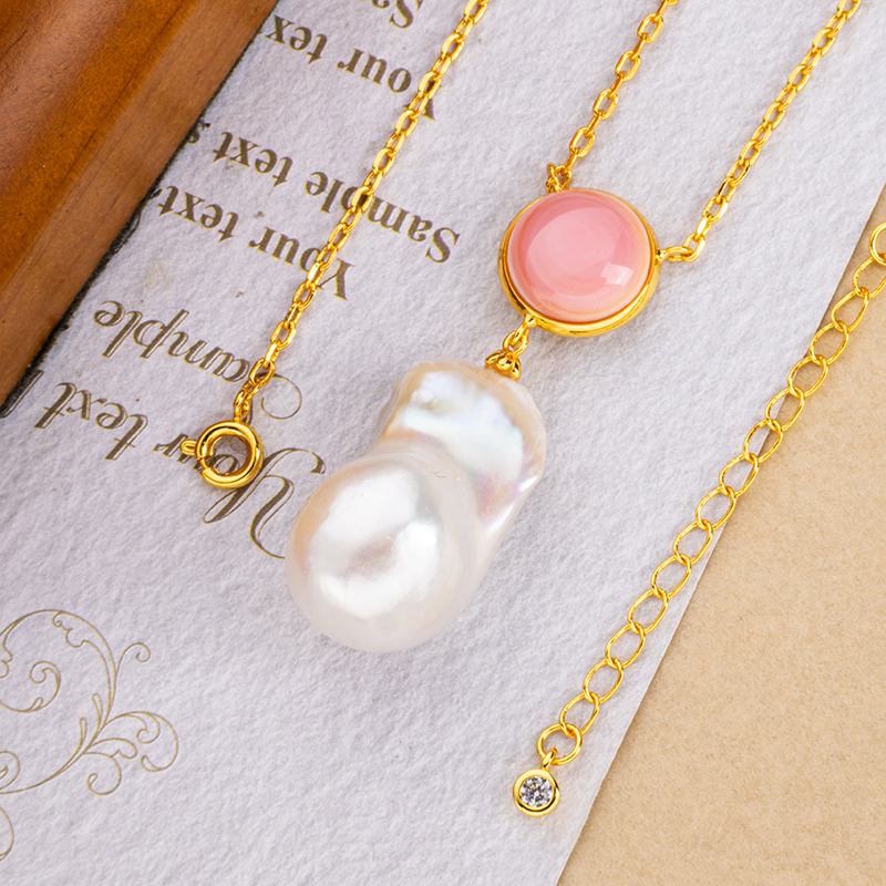 Luxury Baroque Pearl & Queen Conch Necklace