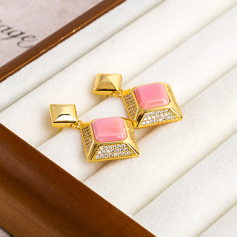 Luxury Geometric Queen Earrings: Full Diamond, 18K Gold Plated