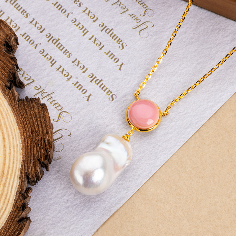 Luxury Baroque Pearl & Queen Conch Necklace