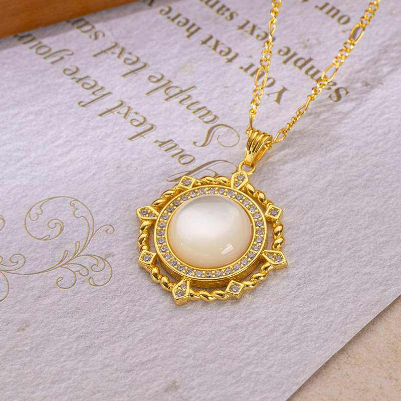 Royal-Inspired Round MOP Pendant - Vintage & Versatile