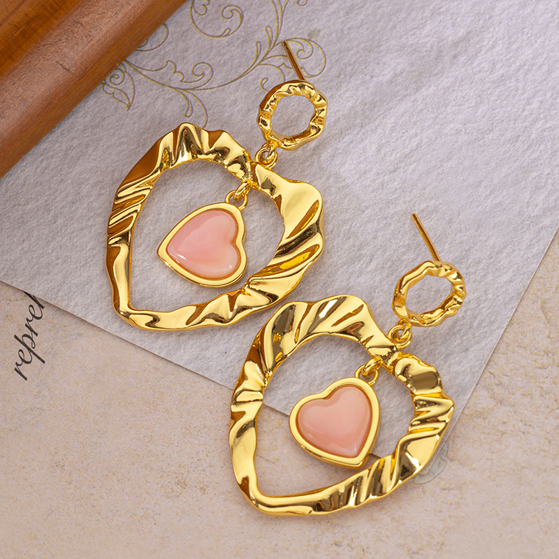 Textured Double Heart Stud Earrings | Natural Queen Conch