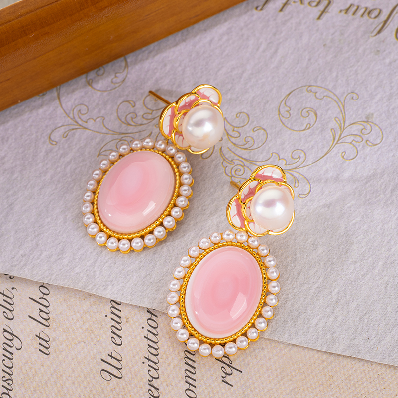  Oval Floral Queen Conch Dangle Earrings | Pearl Accented