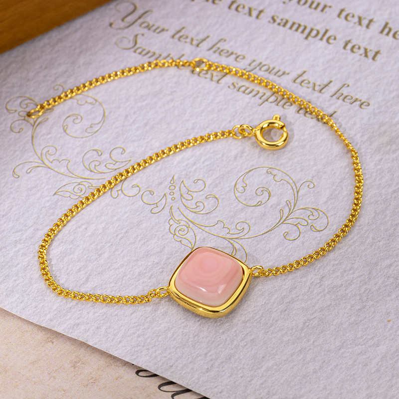 Square Sugar Loaf Queen Conch Bracelet - Minimalist & Cute