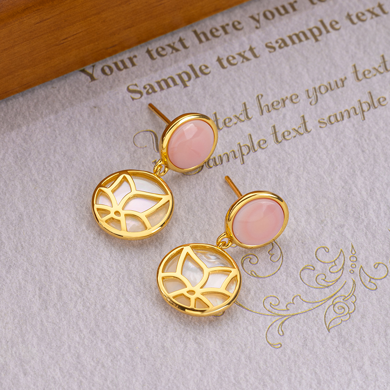 Pink Queen Conch Floral Drops: Vintage Elegant & Royal